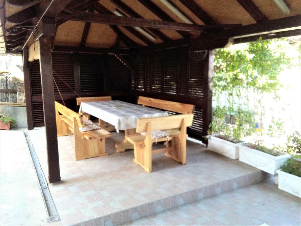 Apartmani Novosel Šilo Kültér fotó